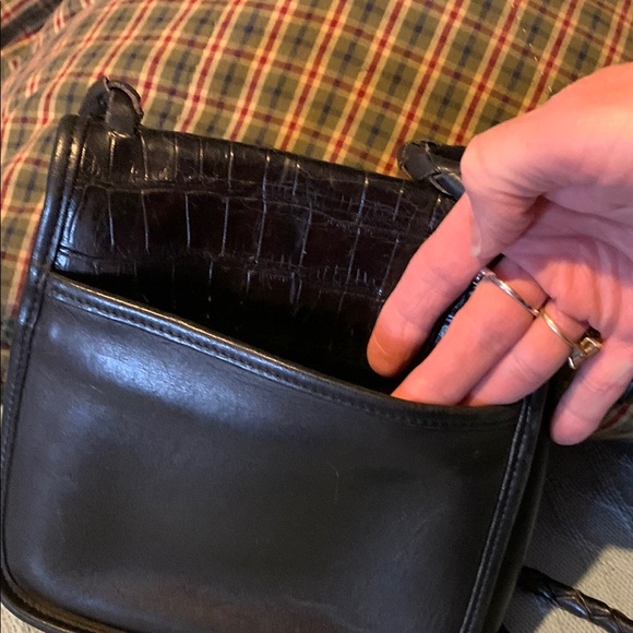 Black Leather Women's Bag with Heart Detail - Picture 2 of 4